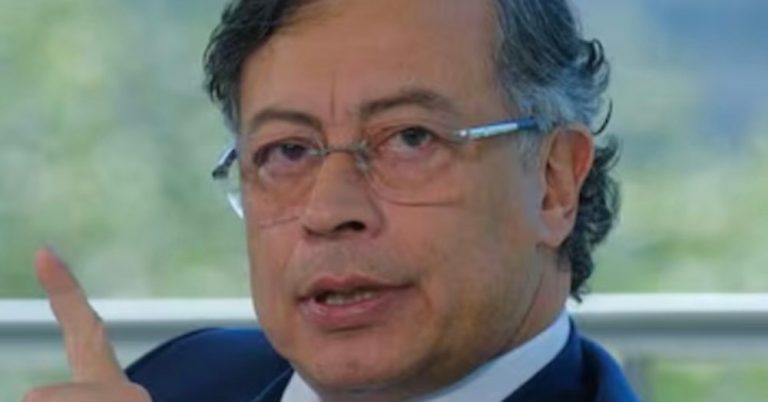 Presidente Petro acusa a extrema derecha de EE.UU. y Ecuador de influir en política para mantenerlo en lista OFAC