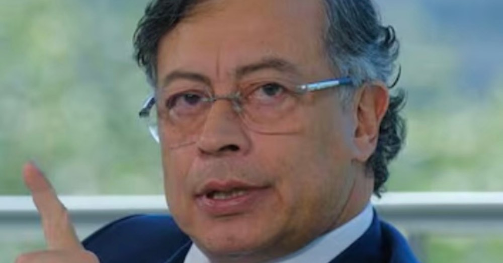 Presidente Petro acusa a extrema derecha de EE.UU. y Ecuador de influir en política para mantenerlo en lista OFAC