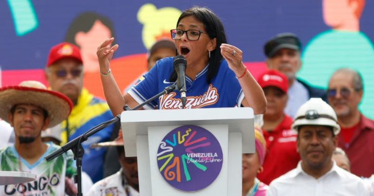 Delcy Rodríguez anuncia aumento del ingreso mínimo integral en Venezuela